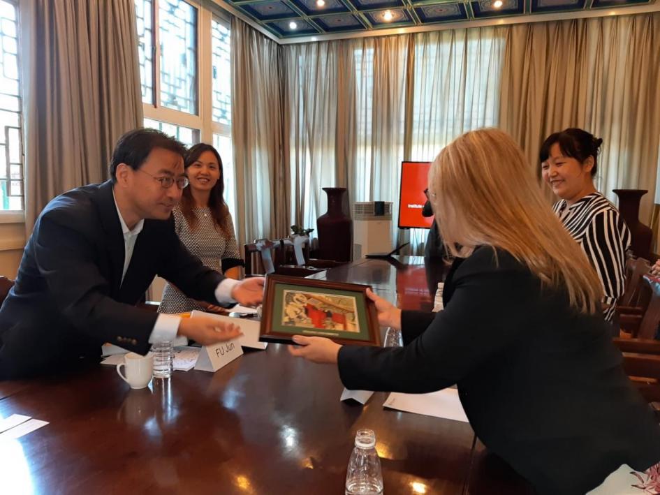 Andrea Vignolo en reunión en el Instituto de CSS y Desarrollo de China Andrea Vignolo en reunión en el Instituto de CSS y Desarrollo de China