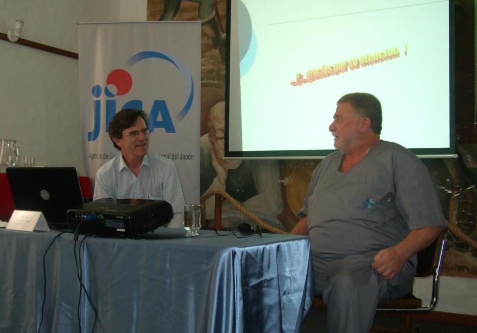 Apertura de la presentación a cargo de Felipe Ortiz de Taranco y Walter Zimmer Felipe Ortiz de Taranco
