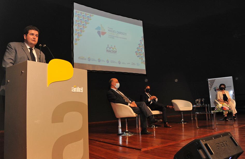 Entrega del Premio Miguel Cardozo Entrega del Premio Miguel Cardozo