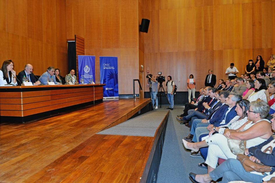 Gobierno, intendencias y municipios fortalecen servicios mediante capacitación a funcionarios Gobierno, intendencias y municipios fortalecen servicios mediante capacitación a funcionarios
