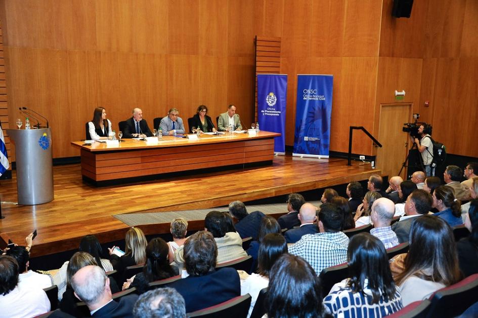 Gobierno, intendencias y municipios fortalecen servicios mediante capacitación a funcionarios Gobierno, intendencias y municipios fortalecen servicios mediante capacitación a funcionarios