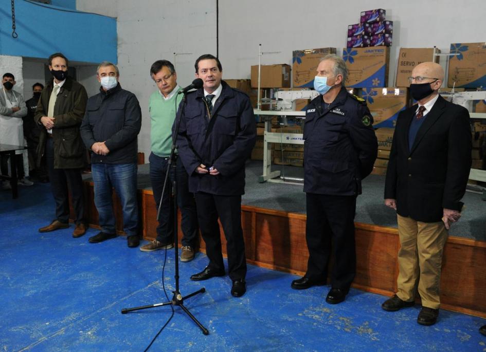 Autoridades en acto de donación Autoridades en acto de donación