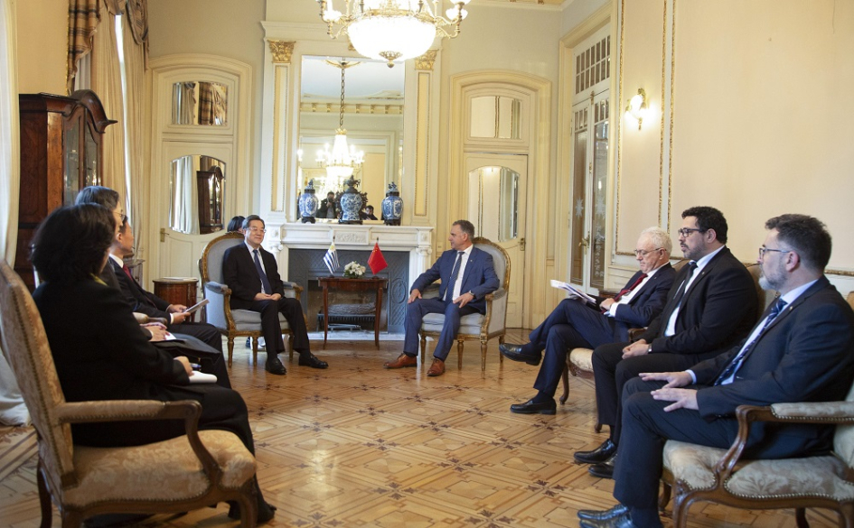 Reunión de autoridades de Uruguay con delegación de la República Popular China