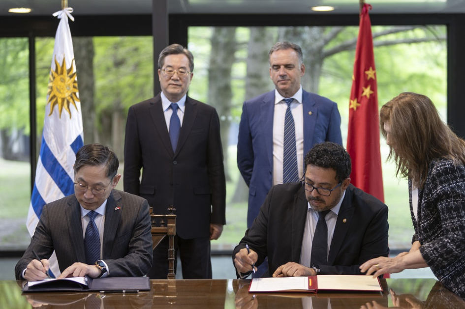 Firma de acuerdo de cooperación económica entre Uruguay y la República Popular China