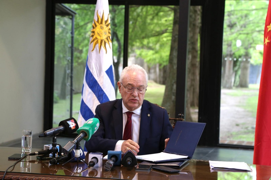 Ministro de Relaciones Exteriores, Mario Lubetkin, en conferencia de prensa