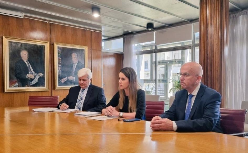 Reunión entre autoridades de España y de Uruguay en la Cancillería.