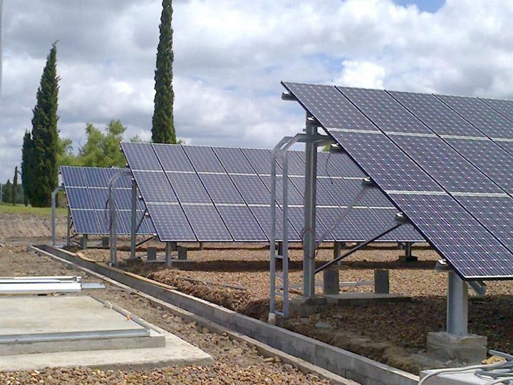 Paneles solares donados por Japón en avanzado proceso de instalación Paneles solares donados por Japón en avanzado proceso de instalación