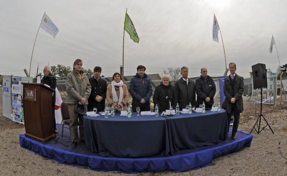 Mesa de autoridades en el lanzamiento