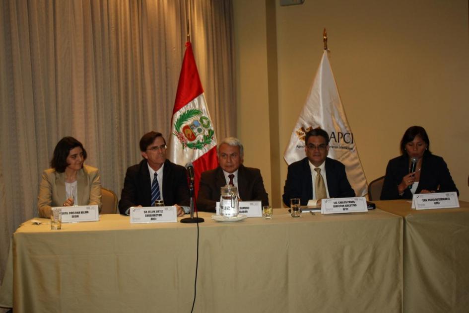 Mesa de apertura del encuentro en Lima Mesa de apertura