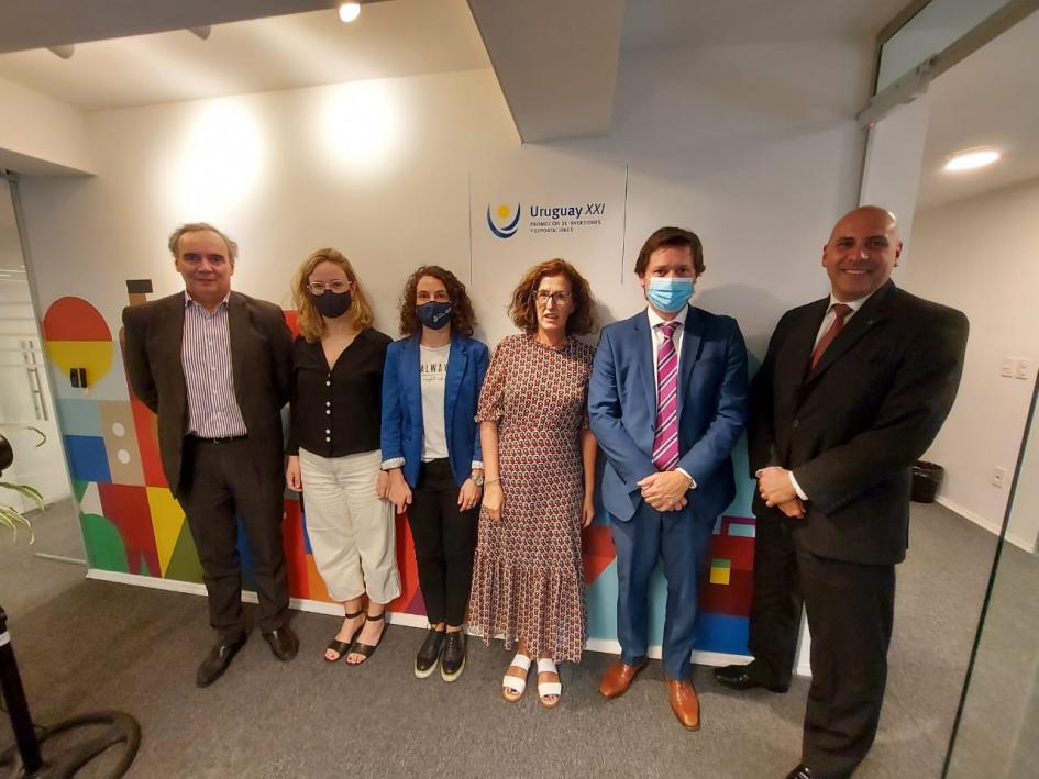 Delegación Euskadi-Mercosur en Buenos Aires con equipo de trabajo de Uruguay XXI Delegación Euskadi-Mercosur en Buenos Aires con equipo de trabajo de Uruguay XXI