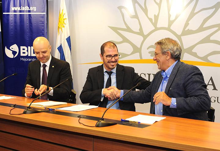 Uruguay XXI y BID firmaron convenio de cooperación para promover inversiones Uruguay XXI y BID firmaron convenio de cooperación para promover inversiones