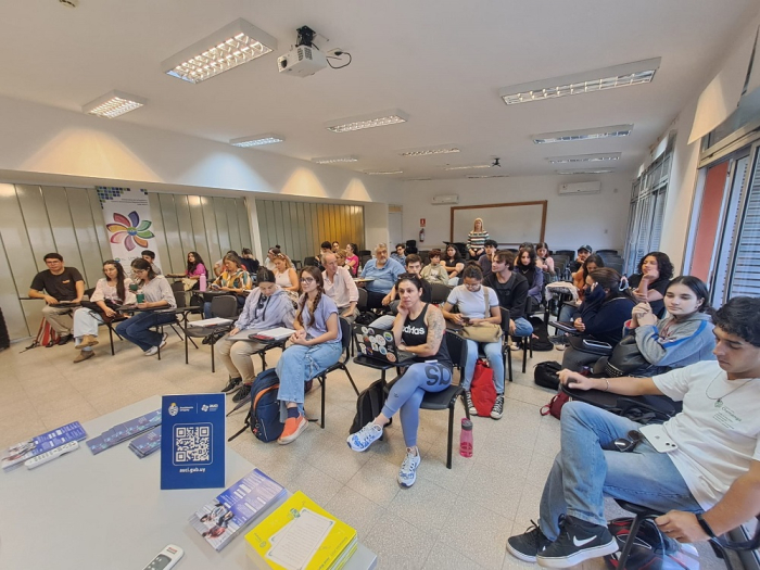 AUCI con comunidad educativa de Rivera