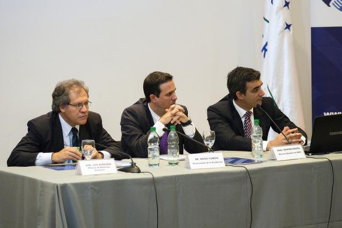 Experto en política exterior disertó en Montevideo con el apoyo de AUCI Experto en política exterior disertó en Montevideo con el apoyo de AUCI