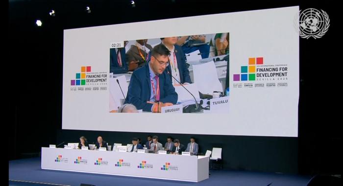 Director ejecutivo de AUCI, Martín Clavijo en conferencia sobre financiación para el desarrollo