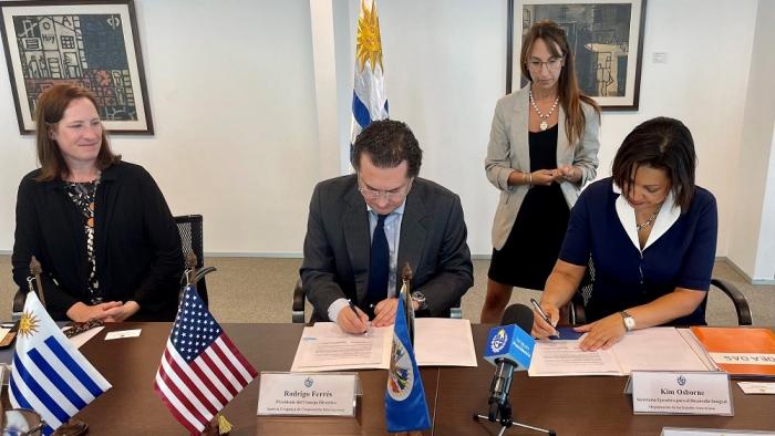 Firma de convenio entre OEA y AUCI en Torre Ejecutiva. Firma de convenio entre OEA y AUCI en Torre Ejecutiva.