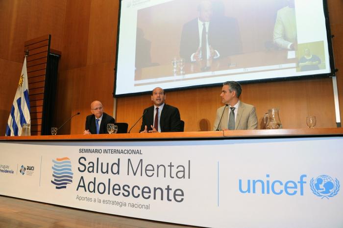 Mesa de apertura del seminario “Salud Mental Adolescente: aportes a la estrategia nacional” Mesa de apertura del seminario “Salud Mental Adolescente: aportes a la estrategia nacional”