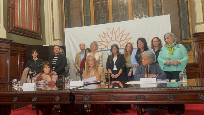 Delegación de los poderes Ejecutivo, Legislativo y Judicial en la Antesala de la Cámara de Senadores