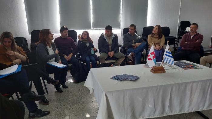 Integrantes de AUCI, APC Colombia y OPP en reunión con municipios de Nueva Helvecia y Dolores. 