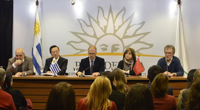 China y Uruguay avanzan en la construcción de escuela pública de tiempo completo