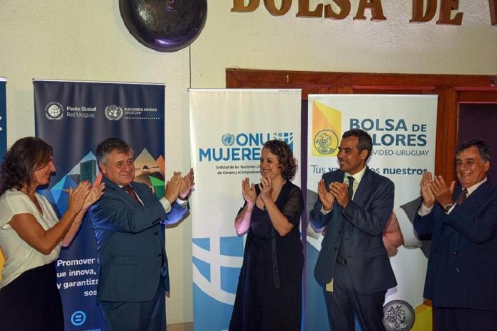 Toque por la igualdad de género. Bolsa de Valores de Montevideo. Foto: MIEM.