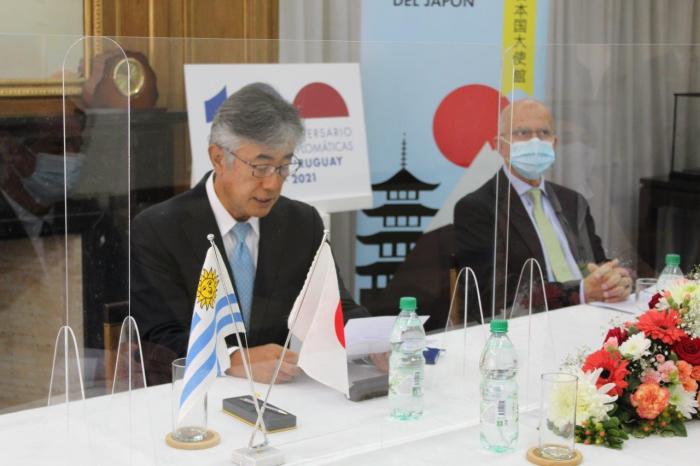 embajador del Japón, Tatsuhiro Shindo y el director de AUCI Mariano Berro