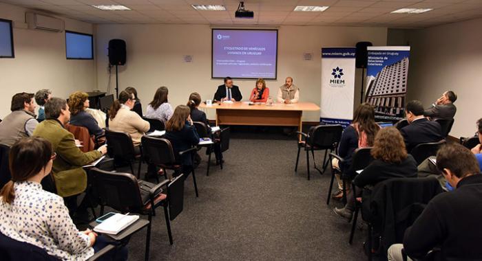 Chile y Uruguay intercambian experiencias sobre etiquetado vehicular Chile y Uruguay intercambian experiencias sobre etiquetado vehicular