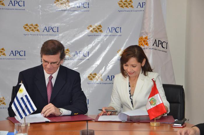Agencias de Perú y Uruguay firmaron Memorándum para fortalecer su cooperación