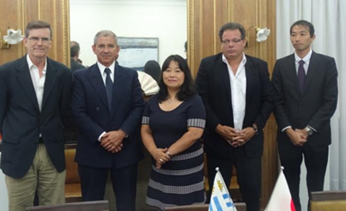 Japón firmó contratos de donación para proyectos comunitarios en Flores y Rocha