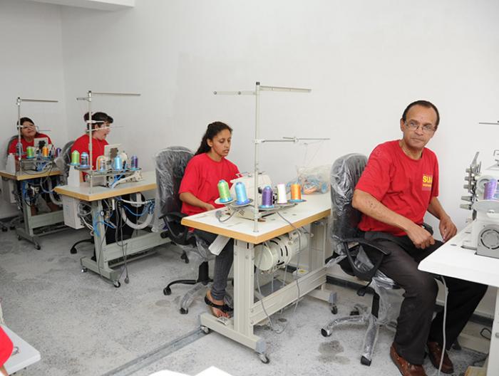 Mujeres privadas de libertad recibirán capacitación en taller industrial de vestimenta