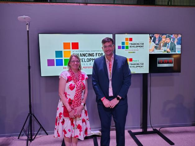 Martín Clavijo de AUCI y Julia Benn