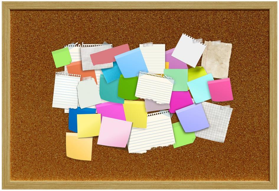 Intranet de gub.uy para organismos cartelera con post it