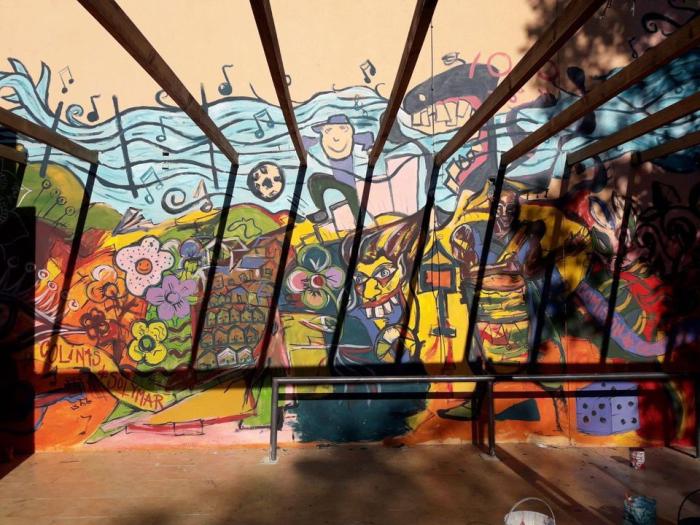 mural colorido pintado sobre una pared