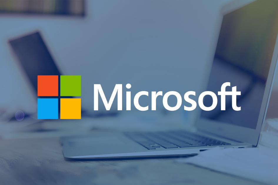 Imagen descriptiva de vulnerabilidades en Microsoft Imagen de una persona viendo su celular