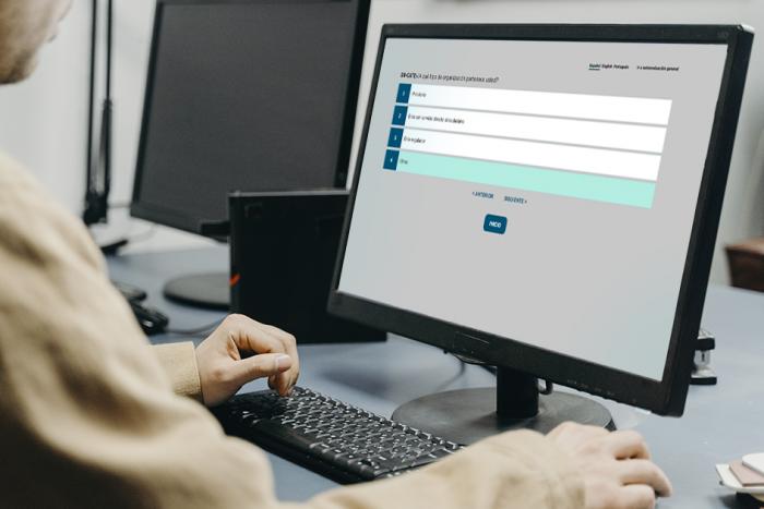 Pantalla de una computadora dónde se visualiza la herramienta de autoevaluación
