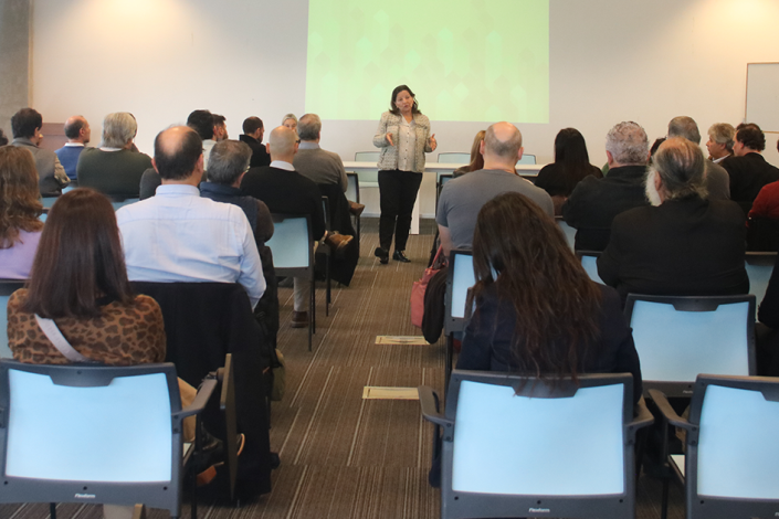 Cristina Zubillaga, directora ejecutiva de Agesic presentanto ante todos los responsables de TI