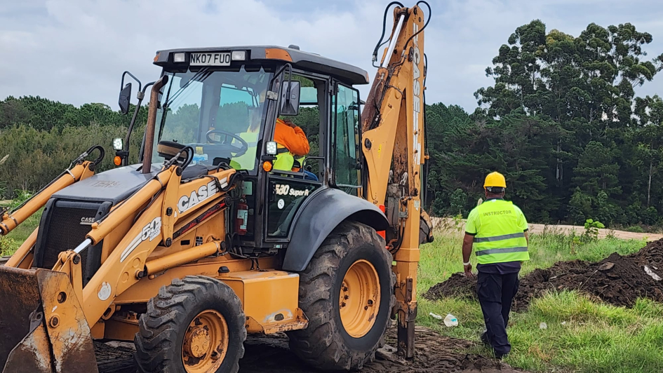 Capacitación maquinaria vial mujeres Uruguay