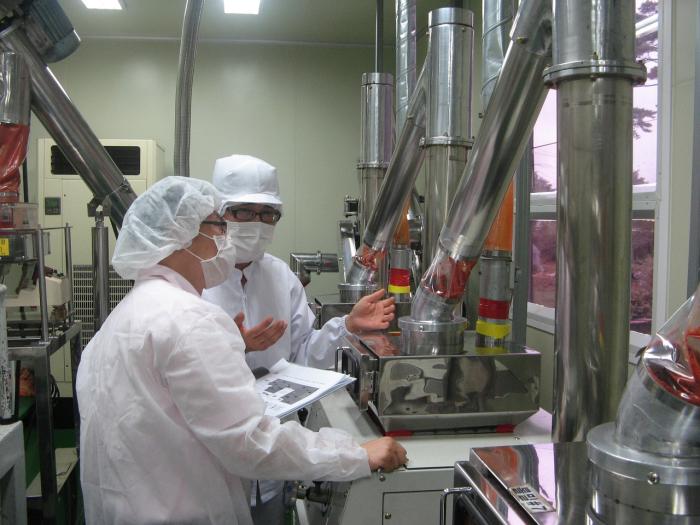 Trabajadores en una fábrica 