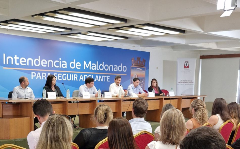 Actividad organizada por el Colegio de Contadores, Economistas y Administradores de Maldonado. Actividad organizada por el Colegio de Contadores, Economistas y Administradores de Maldonado.