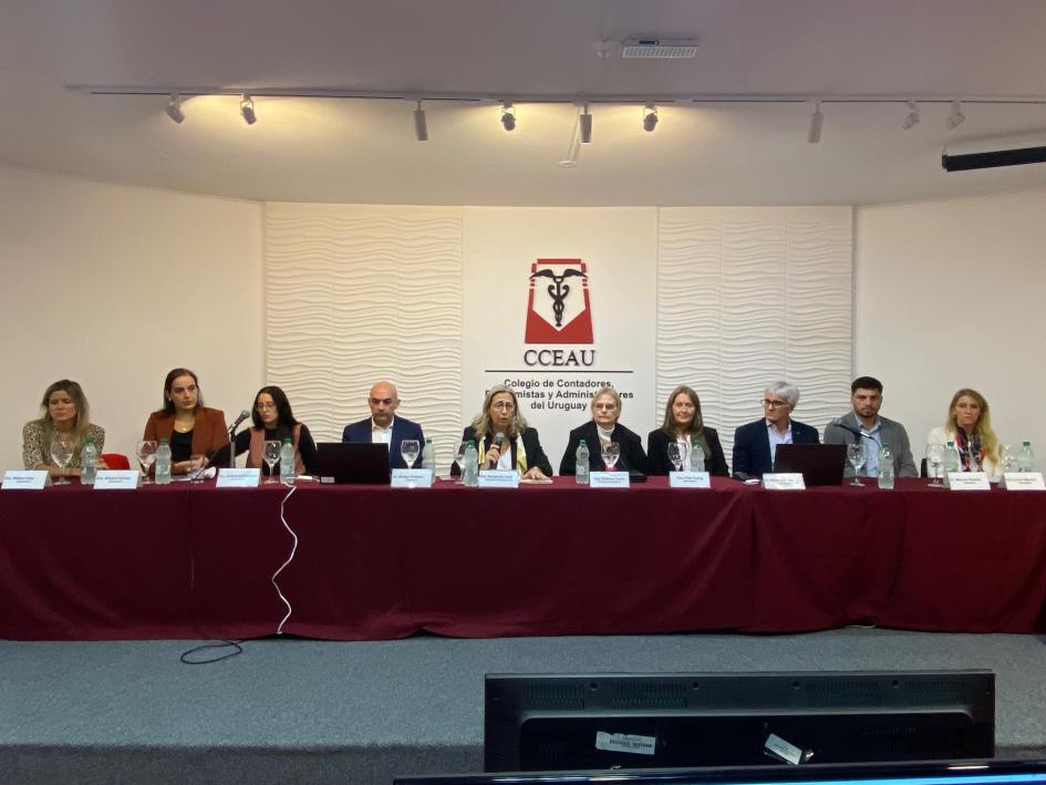 Charla en Colegio de Contadores Charla en Colegio de Contadores