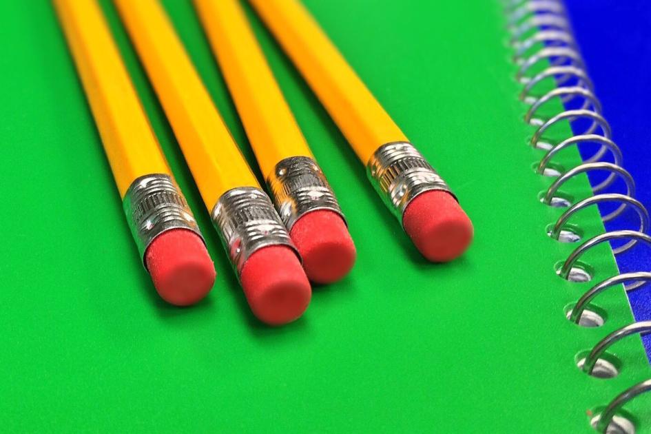 Impuesto de Primaria 4 lápices sobre cuadernola