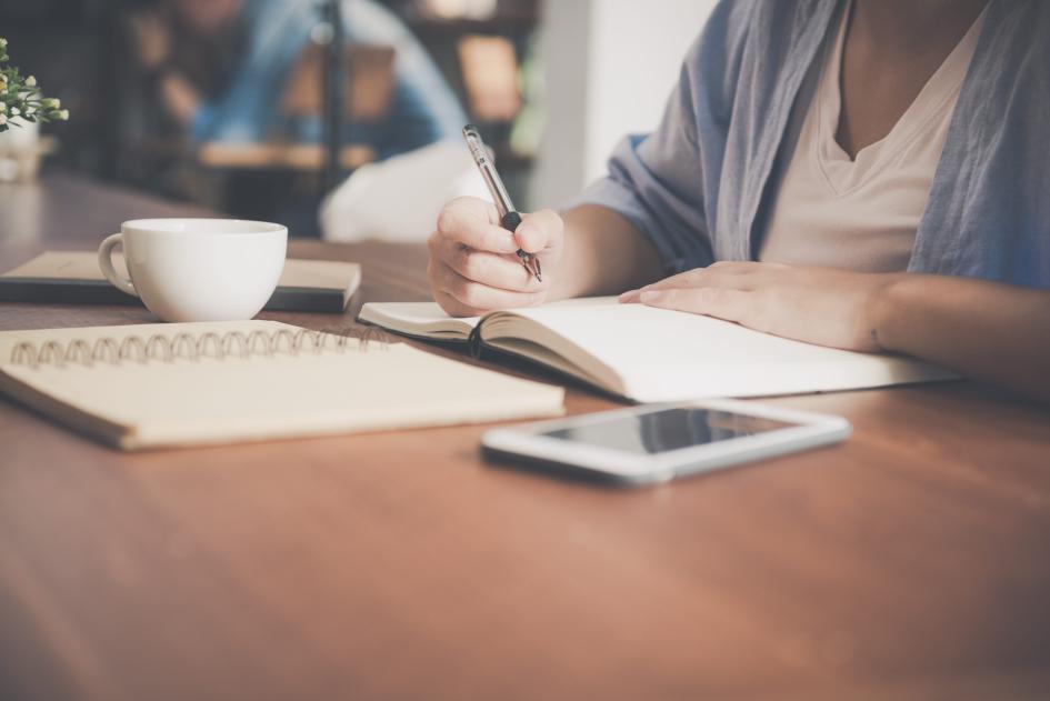escritorio con computadora escritorio con computadora