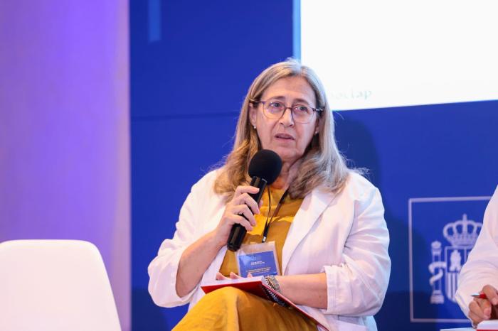 La directora Margarita Faral participando en el encuentro en Cartagena de Indiasde Indias 