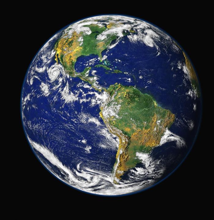Rentas pasivas en el exterior Vista lejana de la tierra