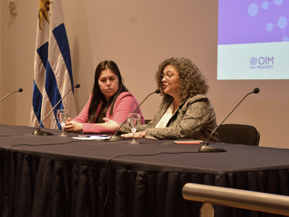 Magdalena Paladino de la UVyT y de Adriana Sampayo, directora de la Unidad de Litigación