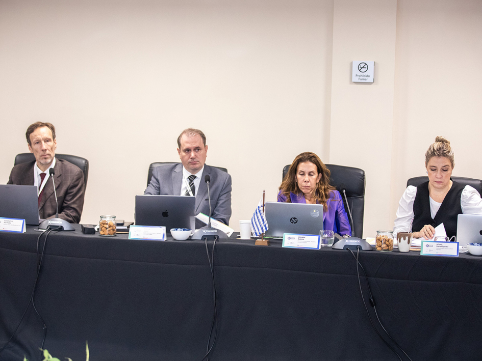 La delegación uruguaya integrada por la Dra. Gabriela Aguirre y el Dr. Daniel Trecca Trapani