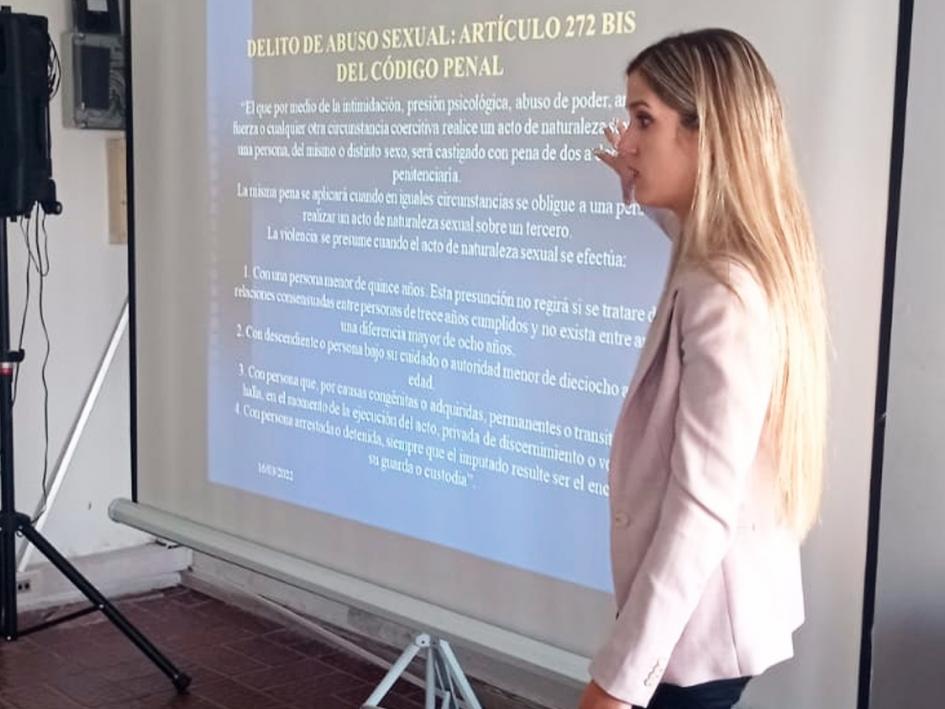 Fiscal Marzano brinda charla a funcionarios policiales Fiscal Marzano brinda charla a funcionarios policiales