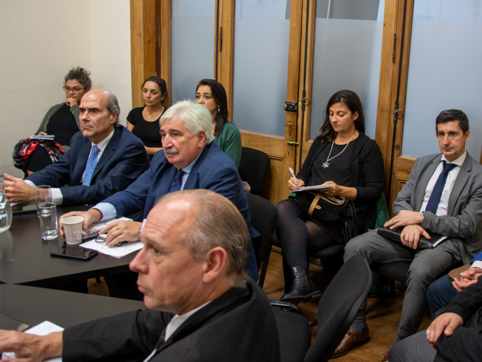 Autoridades participantes en la reunión. Autoridades participantes en la reunión.