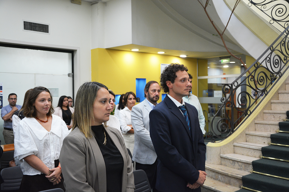 El Dr. Pablo Francisco Cavallo y la Dra. María Agustina Camirotti prestando juramento