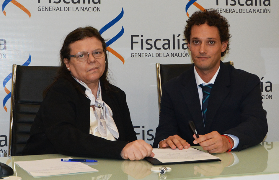 El Dr. Pablo Francisco Cavallo junto a la Fiscal de Corte (S) Mónica Ferrero