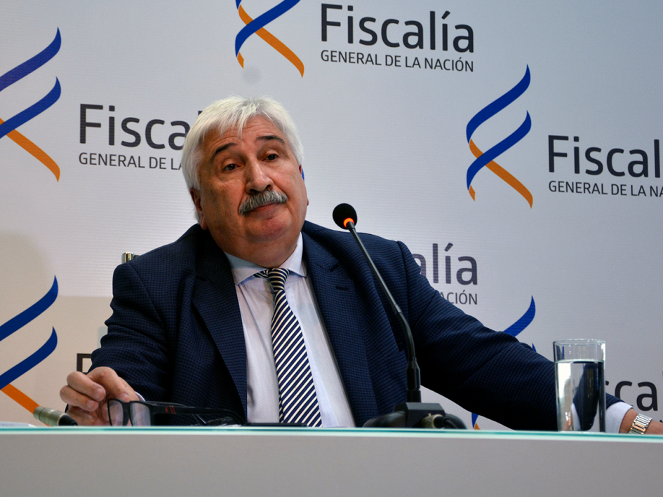 Fiscal de Corte Juan Gómez durante la conferencia Fiscal de Corte Juan Gómez durante la conferencia